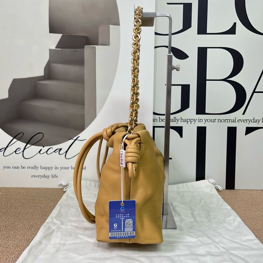Loewe羅意威 奶茶色Flamenco新款福袋單肩包手提包-3