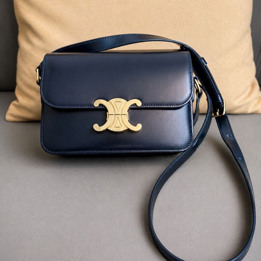 【專櫃正品】CELINE Teen Triomphe 凱旋門肩背包 黑色 金扣|附完整配件-0