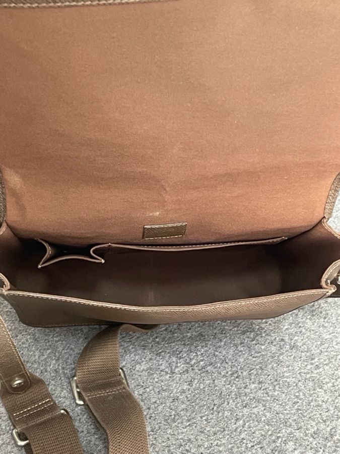 Louis Vuitton 路易威登 棕色Taiga牛皮郵差包 尺寸26x20x7-7