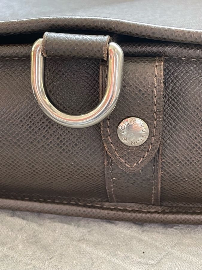 Louis Vuitton 路易威登 棕色Taiga牛皮郵差包 尺寸26x20x7-9