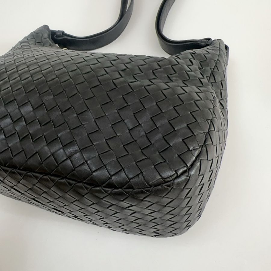 Bottega Veneta 葆蝶家 黑色編織hobo單肩斜挎包,肩帶可以調節男女同款-10