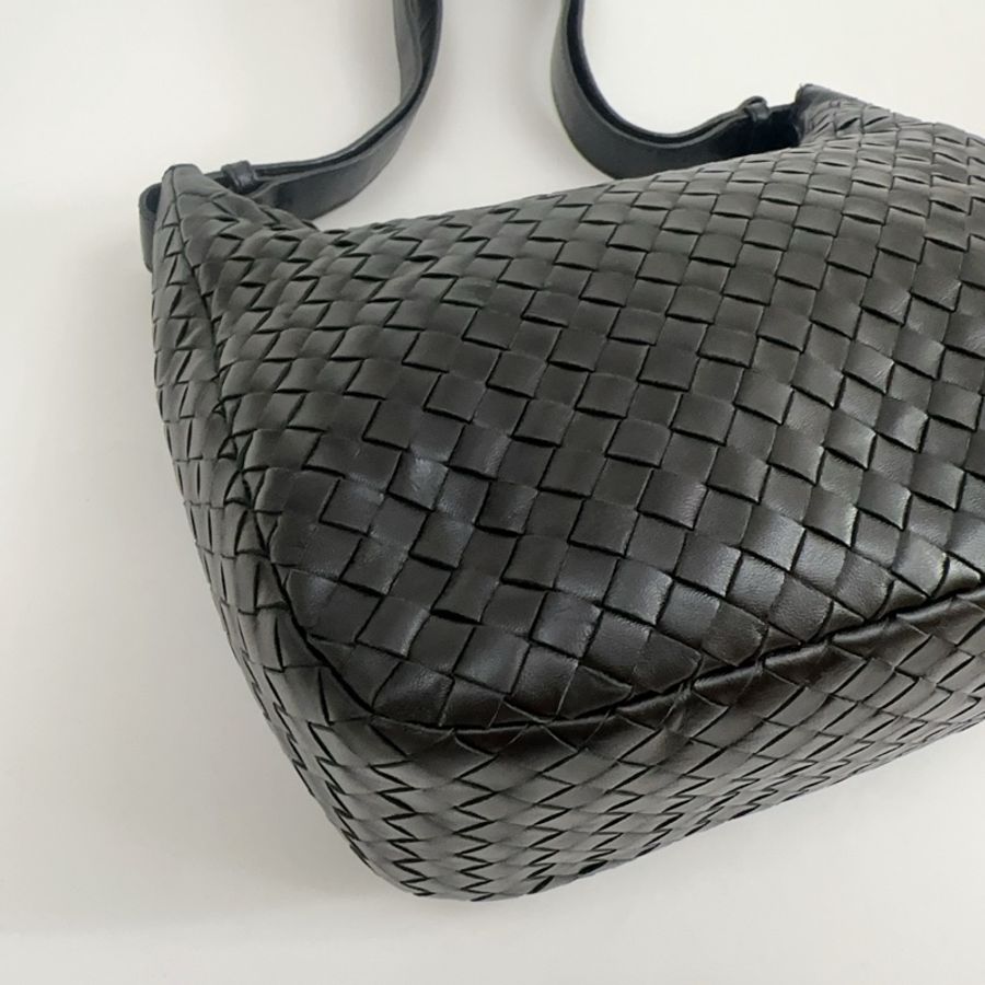 Bottega Veneta 葆蝶家 黑色編織hobo單肩斜挎包,肩帶可以調節男女同款-11