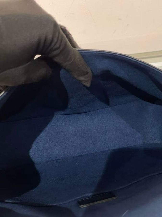 Louis Vuitton 路易威登 水波紋牛皮黑色斜挎包,尺寸29*22-6