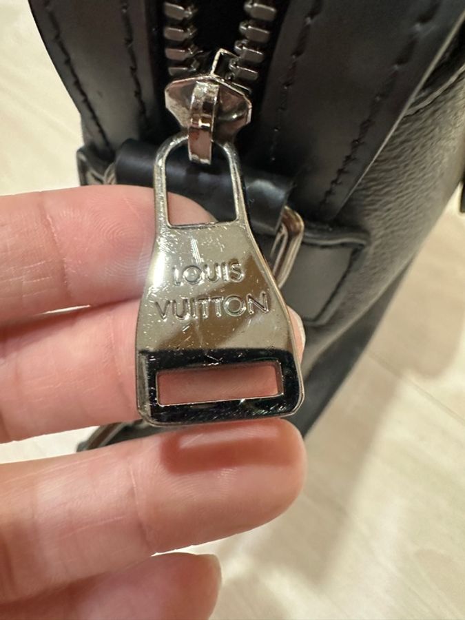 Lv 黑灰原花Explorer 手提斜背公事包M40566-8