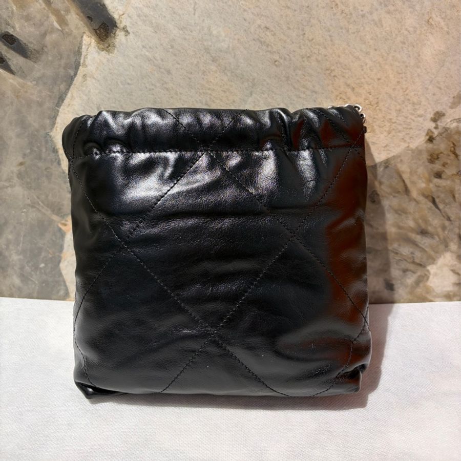 Chanel黑銀牛皮22 MINI-1