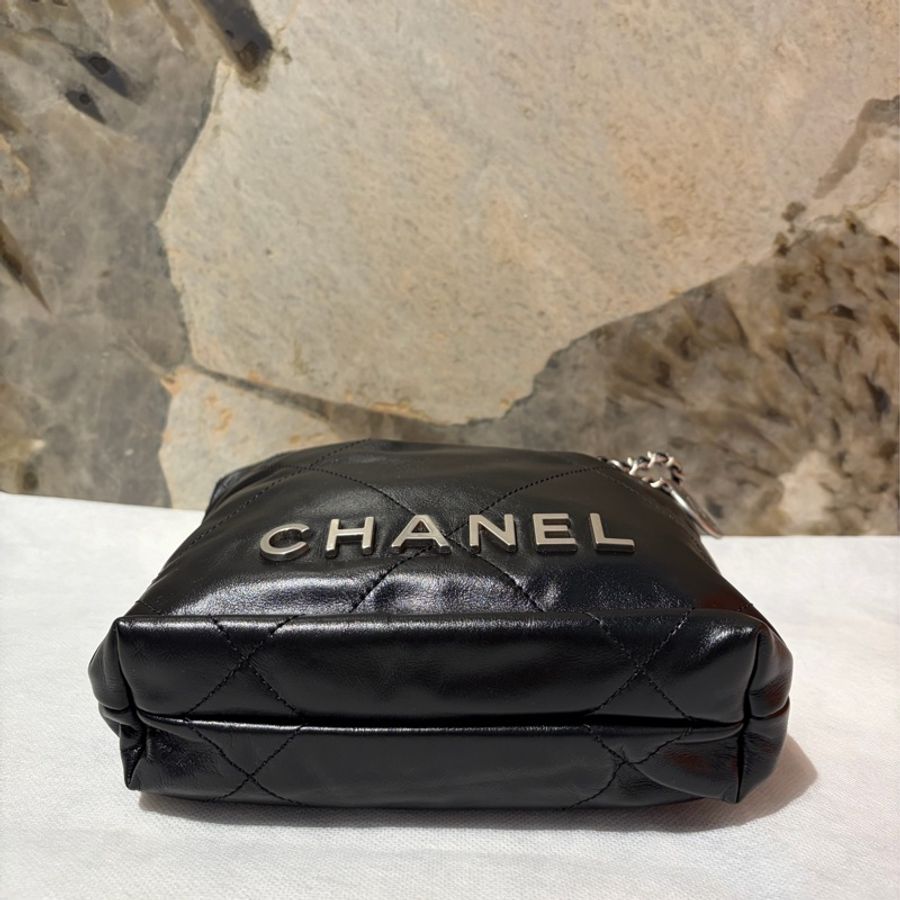 Chanel黑銀牛皮22 MINI-4