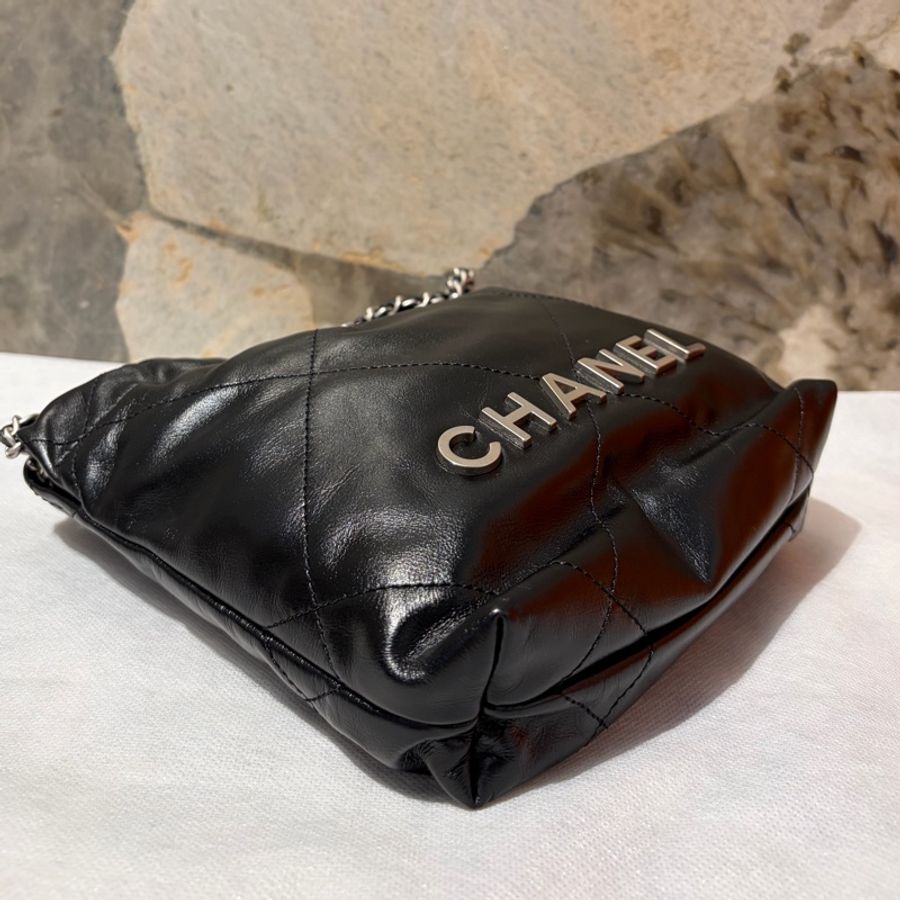 Chanel黑銀牛皮22 MINI-6