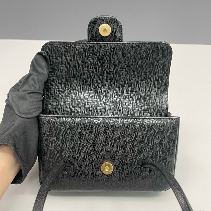 Chanel香奈兒 黑金全皮Preppy Coco迷你腋下包-5