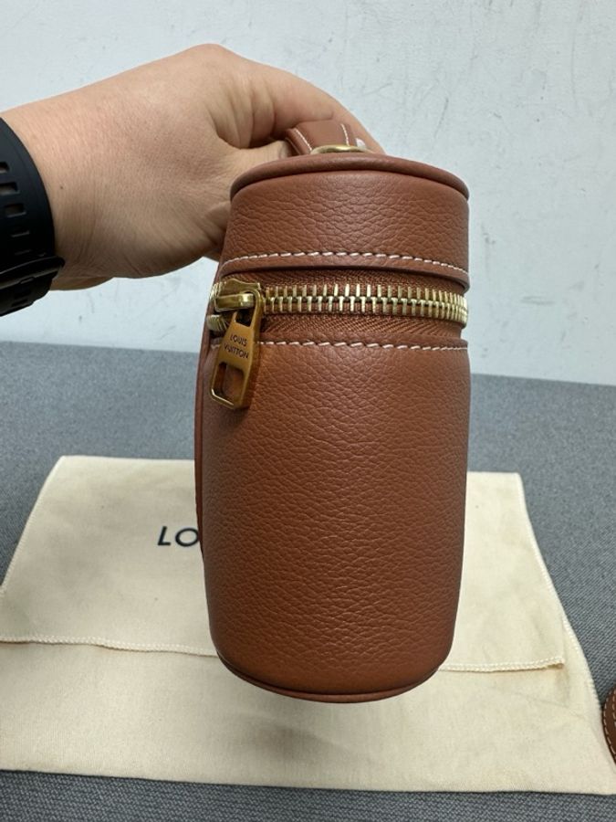 Louis Vuitton 路易威登新款盒子 附件 有肩帶.塵袋底長19。-3