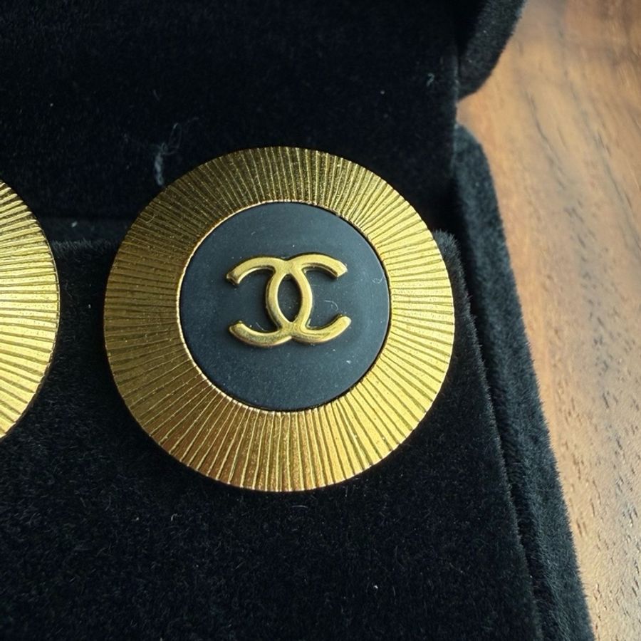 Chanel香奈兒中古黑金圓形雙C耳夾-1