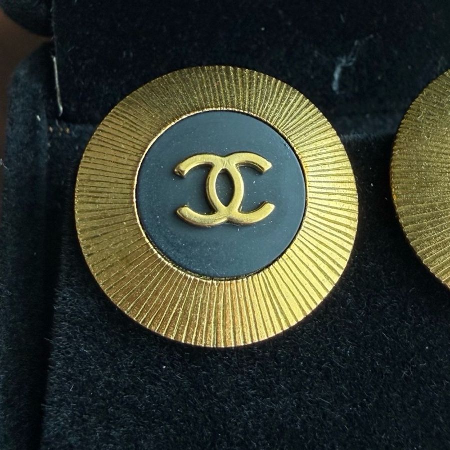 Chanel香奈兒中古黑金圓形雙C耳夾-2