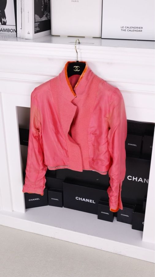 Chanel 96年桃粉色丝绒滚边两口袋上衣半裙套装-7