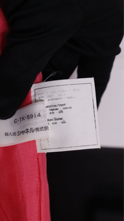 Chanel 96年桃粉色丝绒滚边两口袋上衣半裙套装-90