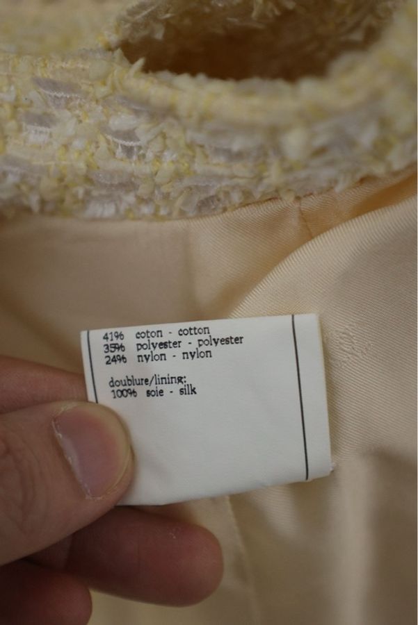 Chanel 96年小鸡黄雪花粗花呢贝母扣两口袋外套马甲半裙套装-27