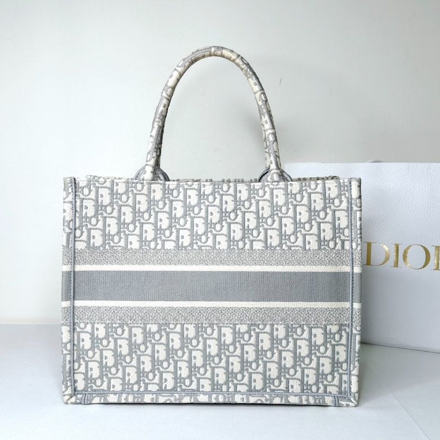 DIOR 中款Book Tote灰白刺繡托特包-1