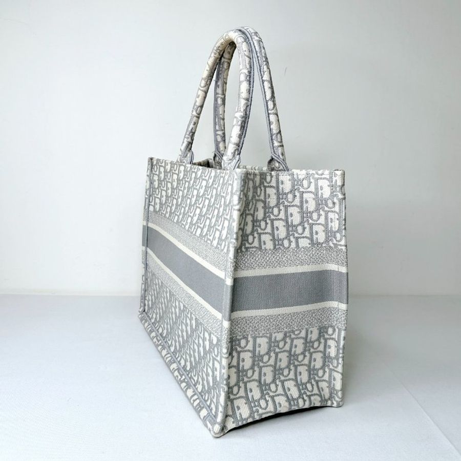 DIOR 中款Book Tote灰白刺繡托特包-4