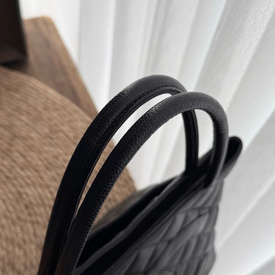 Chanel香奈兒希爾頓黑色銀幣荔枝紋手提單肩包-13