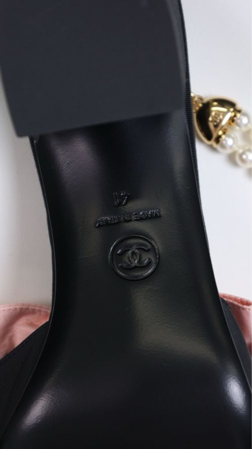 Chanel24A曼彻斯特手工坊系列粉色蝴蝶结珍珠链条凉鞋-21