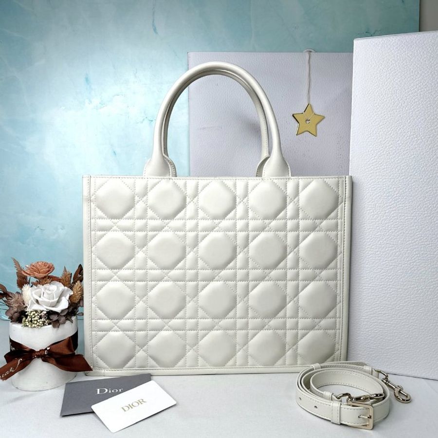 Dior Book Tote中款奶白黛妃托特包-1