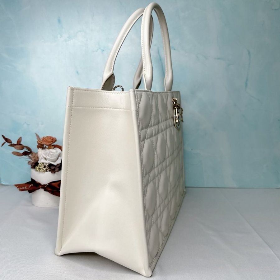 Dior Book Tote中款奶白黛妃托特包-3