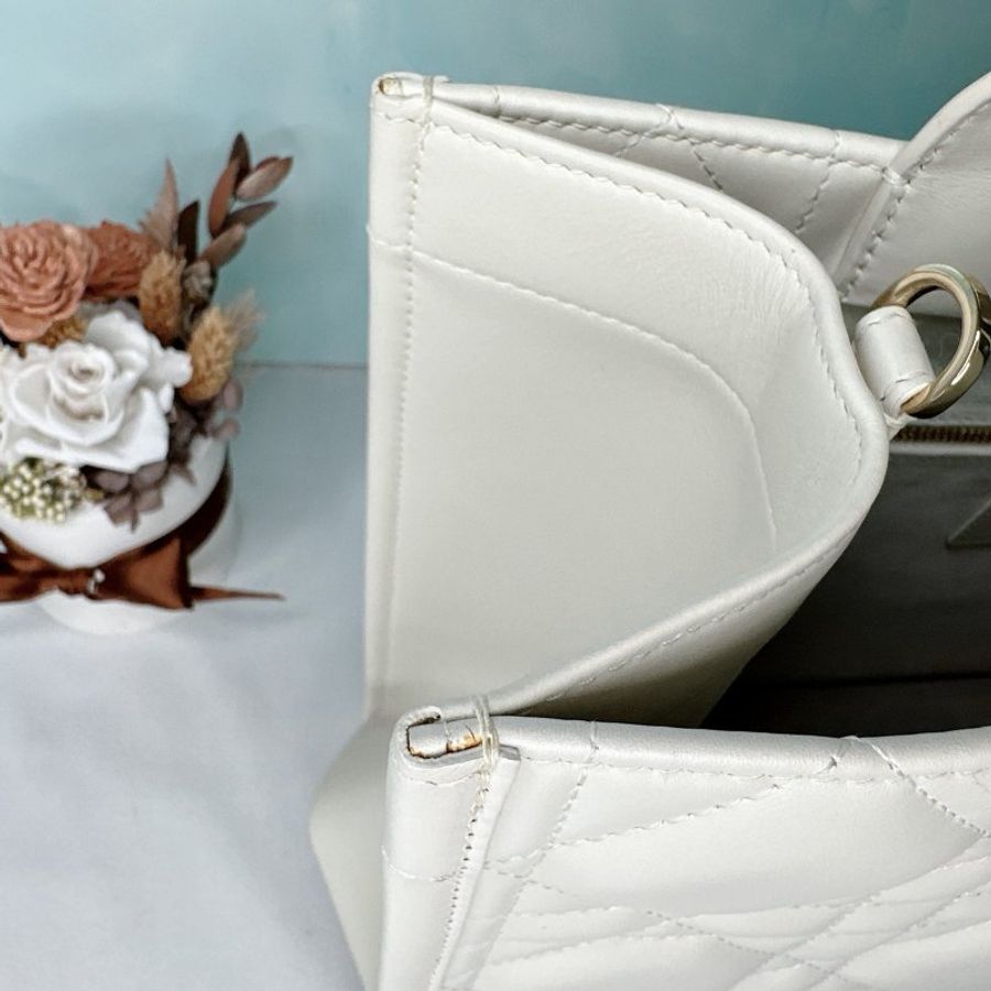 Dior Book Tote中款奶白黛妃托特包-6