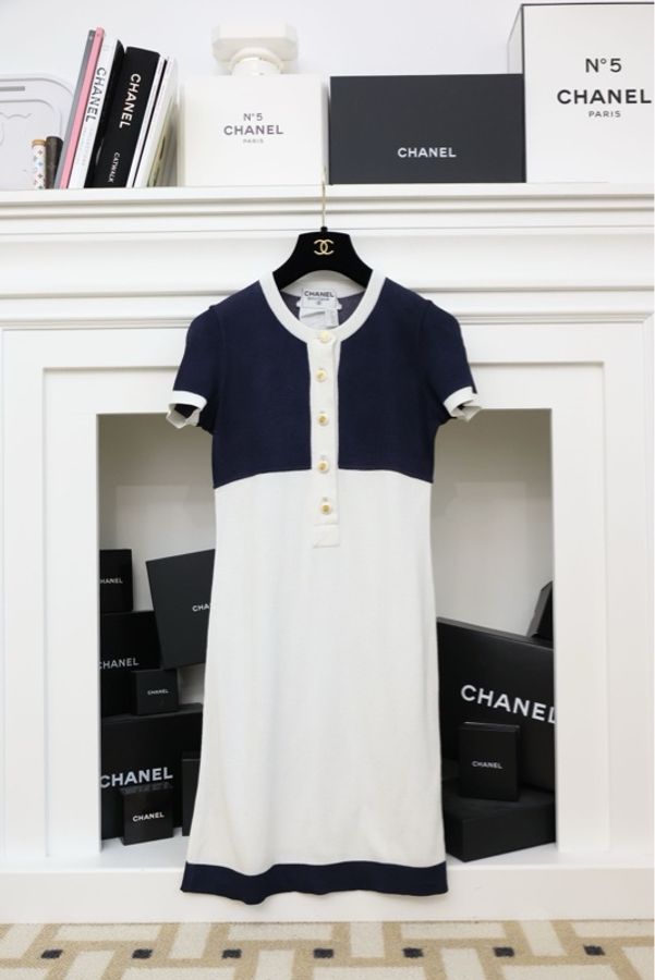 Chanel日光金扣海军蓝拼色短袖连衣裙-0
