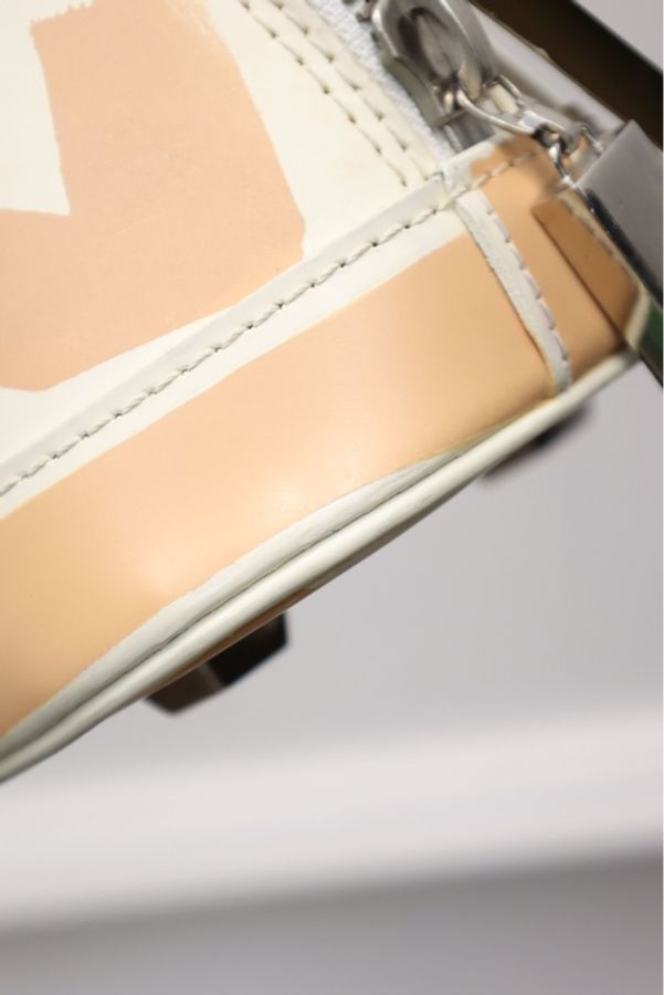 LV Alma Long奶茶涂鸦法棍包中号贝壳包手提包-11