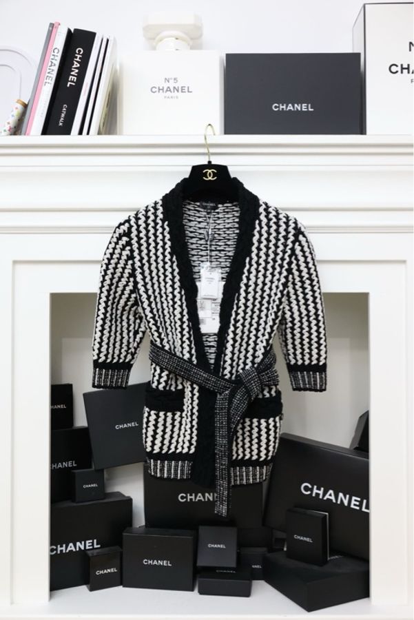 Chanel 18年黑白拼色两口袋半袖针织开衫外套-0