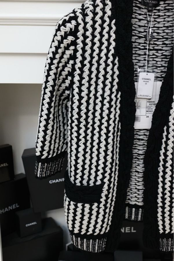 Chanel 18年黑白拼色两口袋半袖针织开衫外套-14