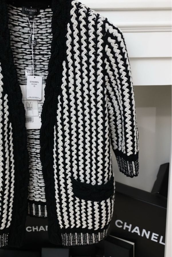 Chanel 18年黑白拼色两口袋半袖针织开衫外套-15