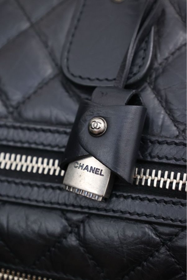 Chanel 10开黑银褶皱油蜡皮做旧五金旅行包-19