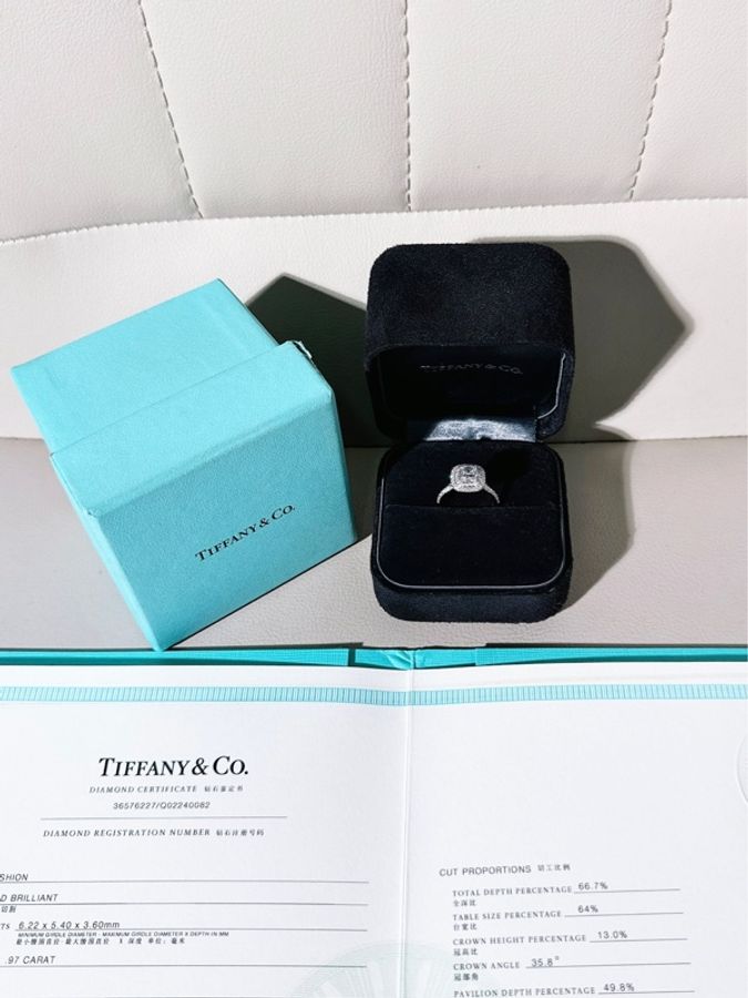 Tiffany蒂芙尼 Soleste系列 鉑金鑲鑽枕形鑽石戒指,主鑽97分-3
