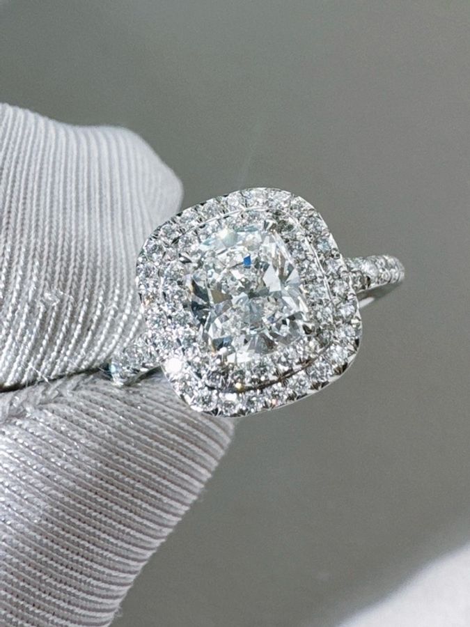 Tiffany蒂芙尼 Soleste系列 鉑金鑲鑽枕形鑽石戒指,主鑽97分-5