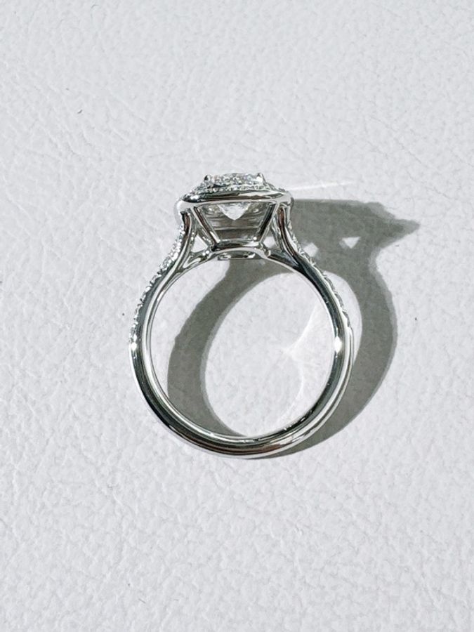 Tiffany蒂芙尼 Soleste系列 鉑金鑲鑽枕形鑽石戒指,主鑽97分-6
