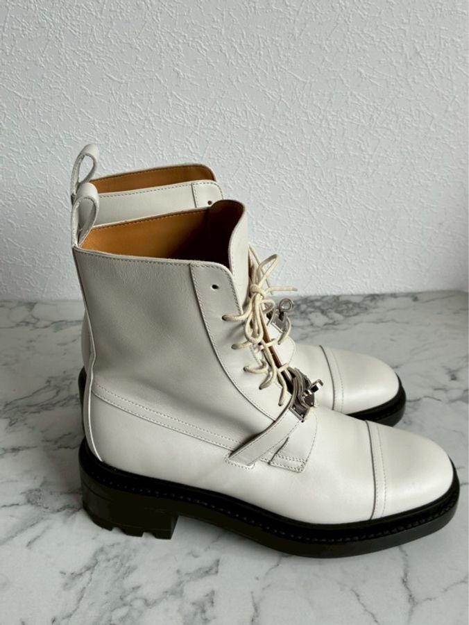 Hermes 米白黑底kelly釦綁帶靴子👢38.5-3