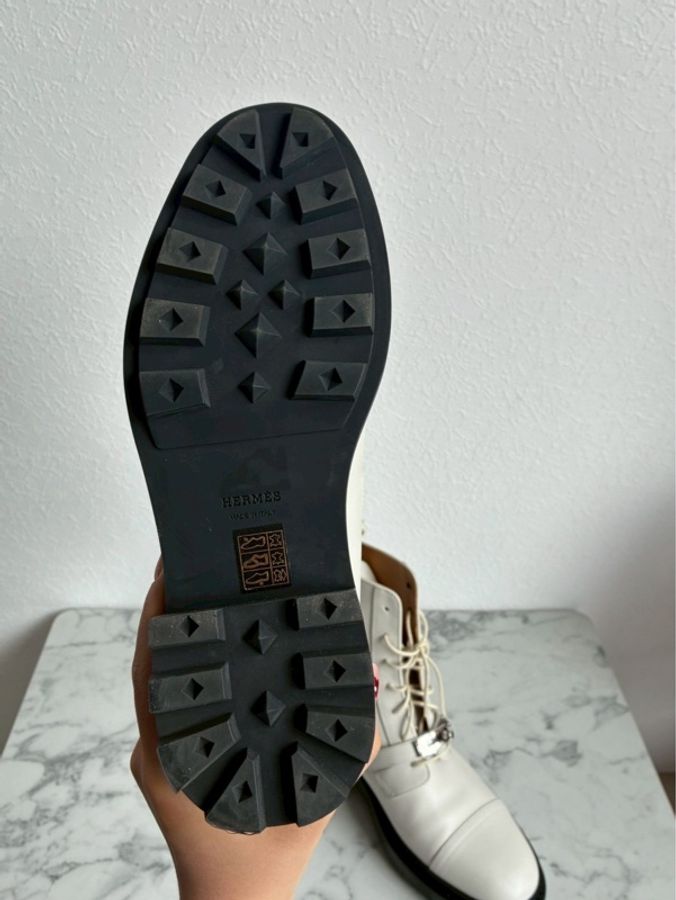 Hermes 米白黑底kelly釦綁帶靴子👢38.5-44