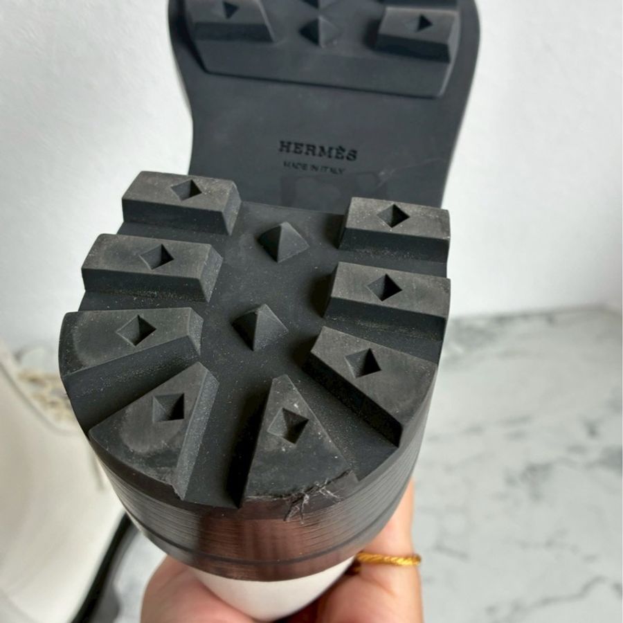 Hermes 米白黑底kelly釦綁帶靴子👢38.5-56