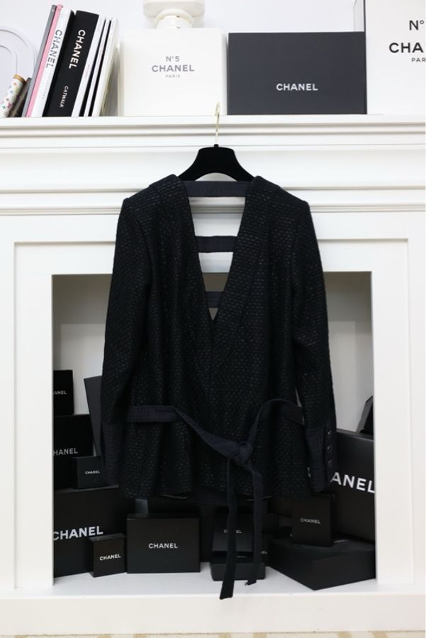 Chanel 16年首尔系列露背双排扣西装外套-1