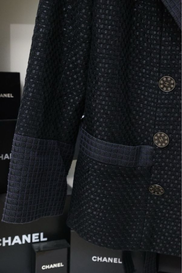 Chanel 16年首尔系列露背双排扣西装外套-9