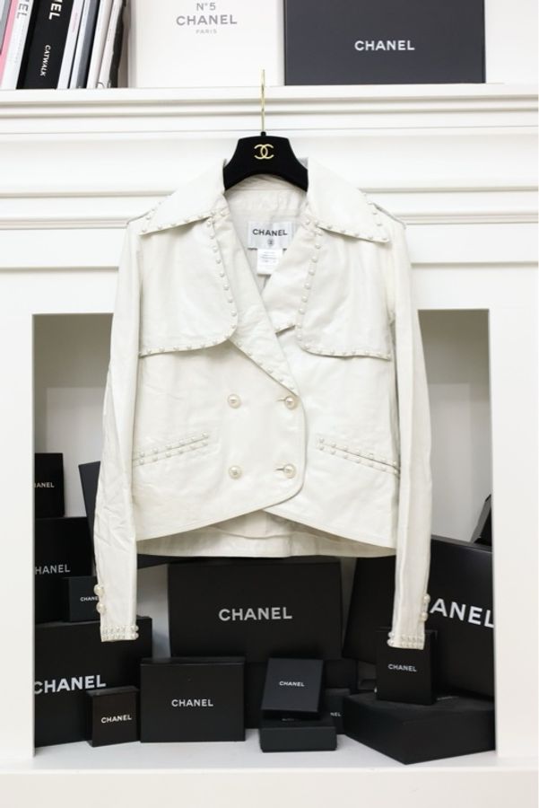 Chanel 16年首尔系列白金珍珠扣油蜡皮衣翻领外套-0