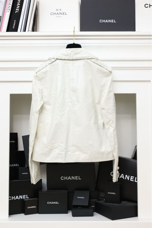 Chanel 16年首尔系列白金珍珠扣油蜡皮衣翻领外套-1