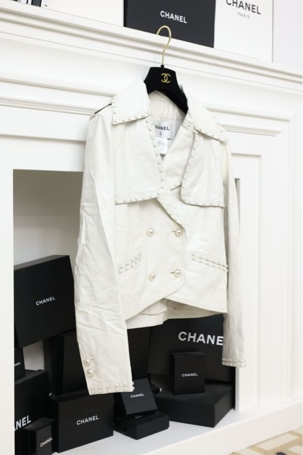 Chanel 16年首尔系列白金珍珠扣油蜡皮衣翻领外套-2
