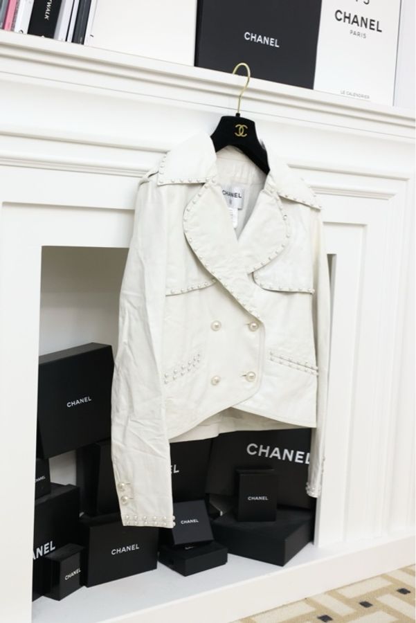 Chanel 16年首尔系列白金珍珠扣油蜡皮衣翻领外套-7
