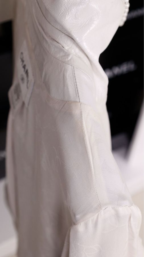 Chanel 16年首尔系列白金珍珠扣油蜡皮衣翻领外套-34