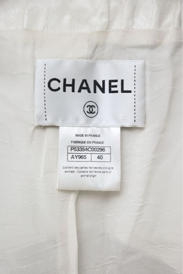 Chanel 16年首尔系列白金珍珠扣油蜡皮衣翻领外套-43