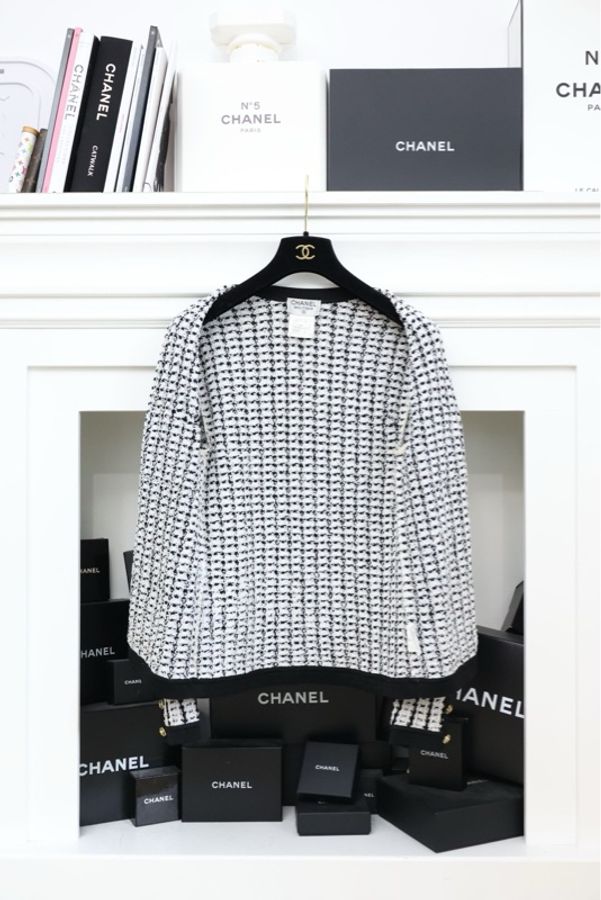 Chanel 97年秀款Jennie同款黑白四口袋针织开衫外套-4