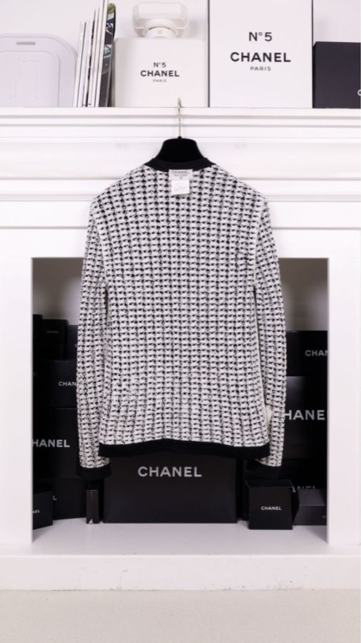 Chanel 97年秀款Jennie同款黑白四口袋针织开衫外套-6