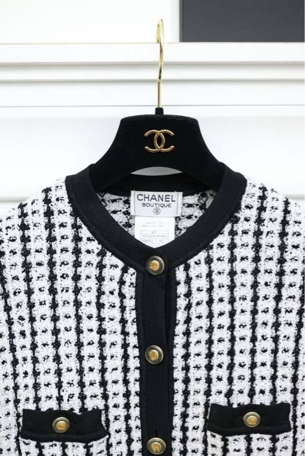Chanel 97年秀款Jennie同款黑白四口袋针织开衫外套-8