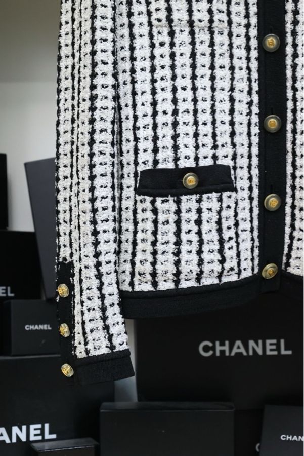 Chanel 97年秀款Jennie同款黑白四口袋针织开衫外套-9