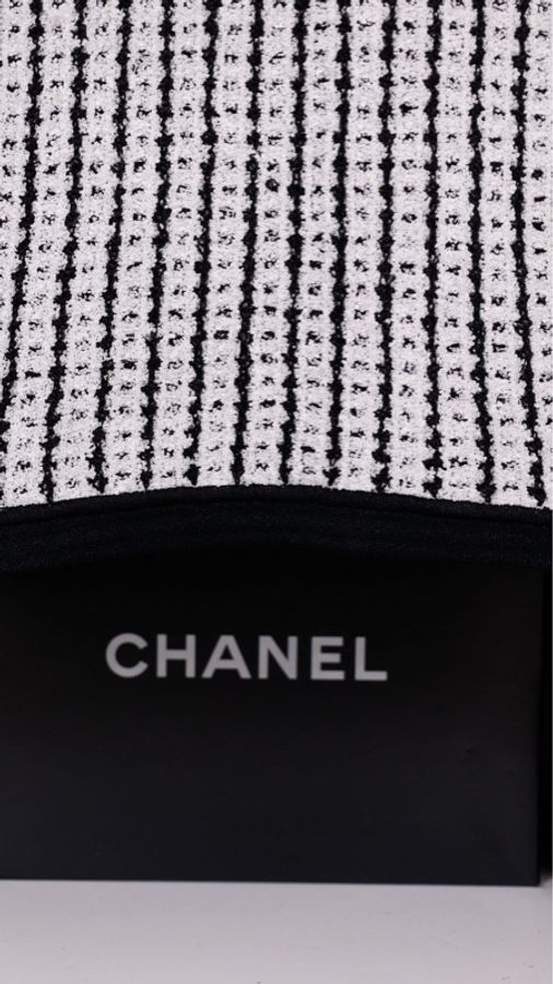 Chanel 97年秀款Jennie同款黑白四口袋针织开衫外套-33
